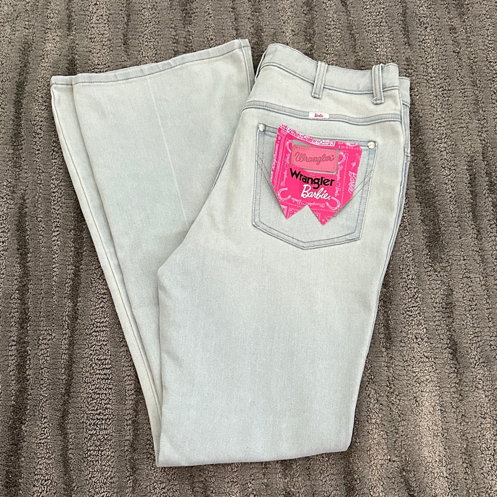 Wrangler Women's Gray Jeans with Pink Details